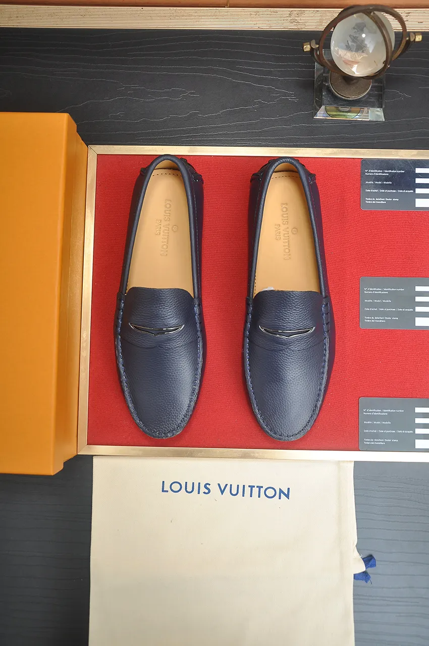 Men's men's shoes 💰420💶 [LV Doudou shoes] (water-dyed cowhide lining) new model is on the market, available on the official website. The new Doudou shoes are processed into single-color materials, and the uppers are made of imported horsehide leather. The body of the shoe is fully hemmed with mark thread, and is lined with imported original cowhide leather. The elegant shoe shape is super suitable for all-matching, and the size is 38-44.